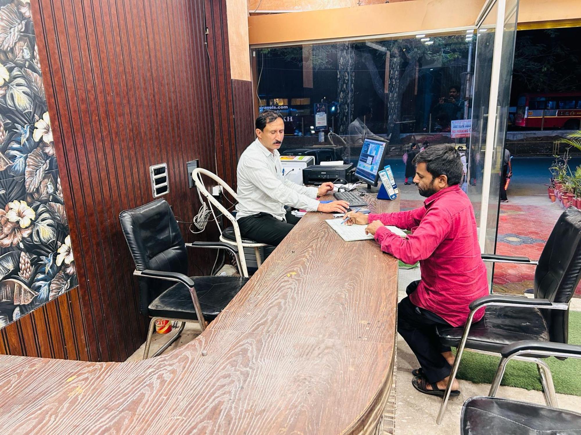 Hotel O Rajdhani Group Of Hotels Mysore Bagian luar foto